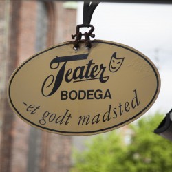 Restaurant Teater Bodega gadeskilt - Foto: Detaljerytterne