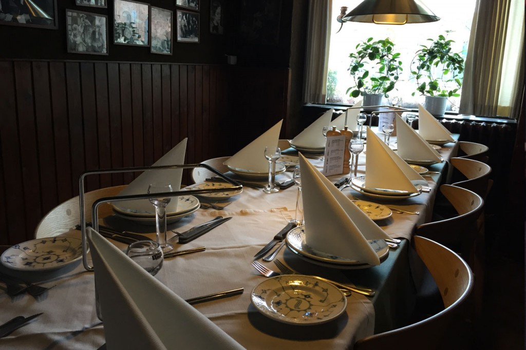 teaterbodega-dinner-lunch-aarhus-danish-food-table-1024x682